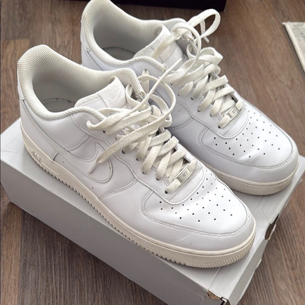 Nike Air Force 1 '07 in White and Gray